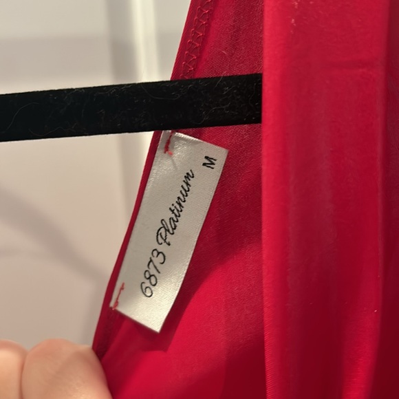 NWT Red twist top boutique - Picture 4 of 8